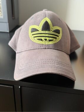 Vintage adidas grey cap with yellow trefoil